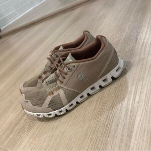 On Running women’s pink/white Athletic Shoes